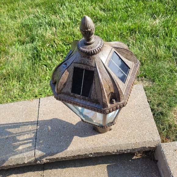 Outdoor solar post light - Picture 7 of 10